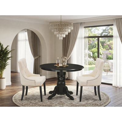 L'ensemble de 3 tables de salle à manger modernes comprend une table de cuisine ronde avec piédestal et 2 chaises de salle à manger Parson en tissu beige clair, noir