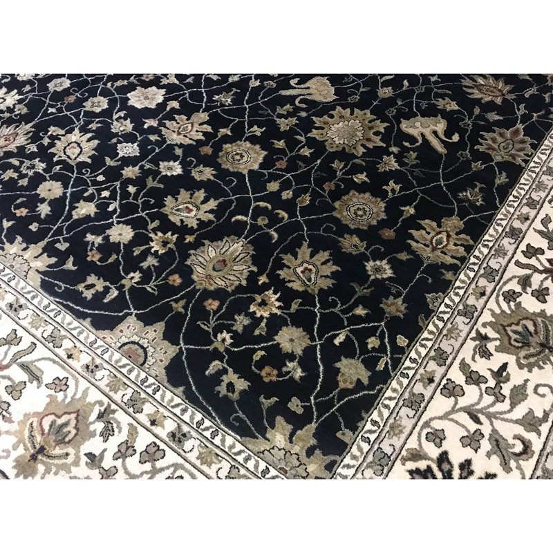 Tapis noir et beige noué à la main de haute qualité