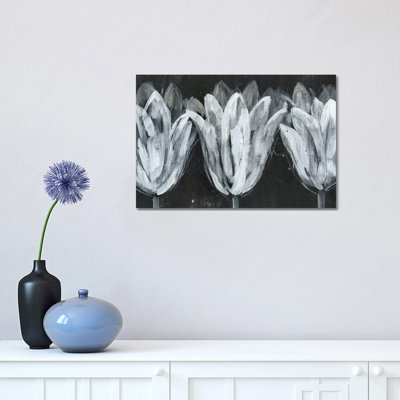"White trio on Black I" par Jennifer Goldberger, reproduction d’art