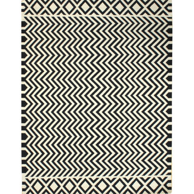 Zigzag Chevron Area Rug in Black/Ivory