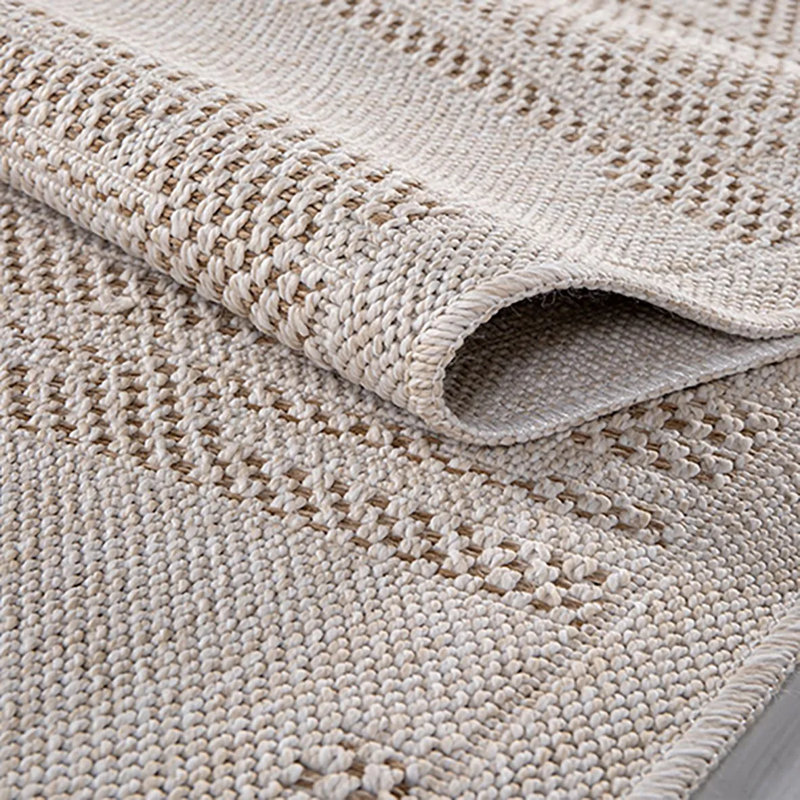 Tapis en polypropylène beige antidérapant Strake résistant aux taches et facile à nettoyer, 5 pi x 7,5 pi