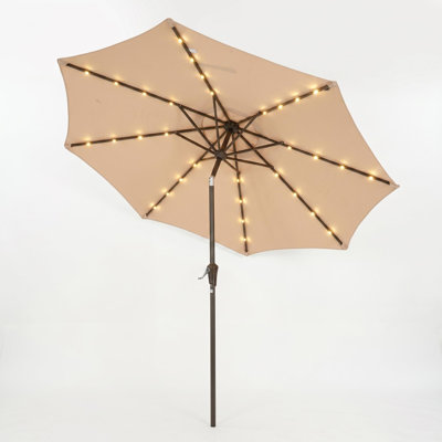 Parasol de patio avec 32 lumières DEL solaires, inclinable et manivelle pour jardin, terrasse, cour et piscine