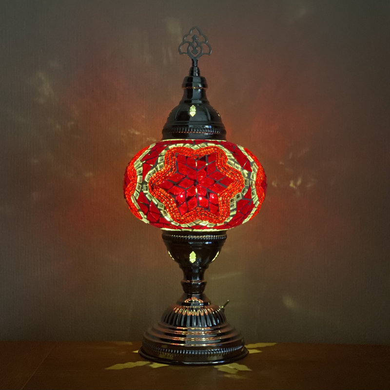 Keenan Metal Lamp, Red