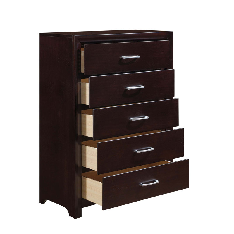 Commode contemporaine à 5 tiroirs avec finition espresso et poignées barres argentées pour les chambres à coucher modernes