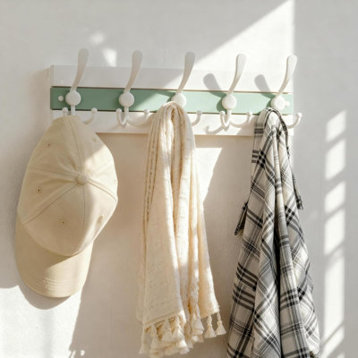 Coastal wall hanger with 5 hooks