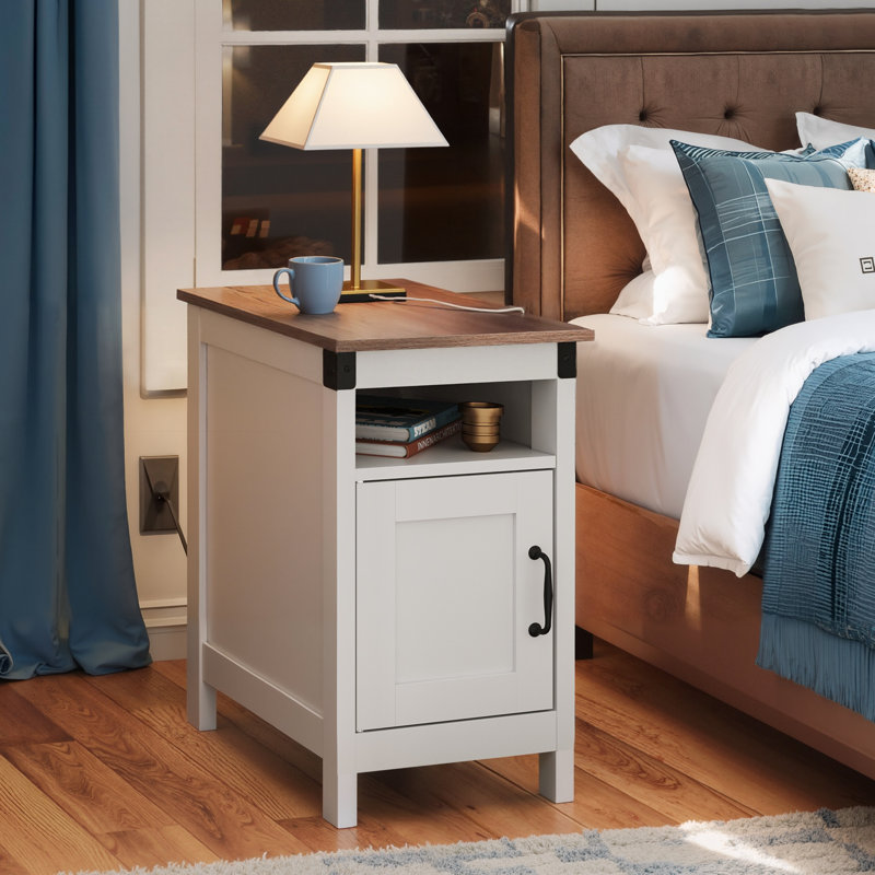 Table de bout Carbin de 24 po de hauteur avec station de charge et rangement, table d'appoint avec prises de courant et port USB pour petits espaces, table de chevet rustique Carbin