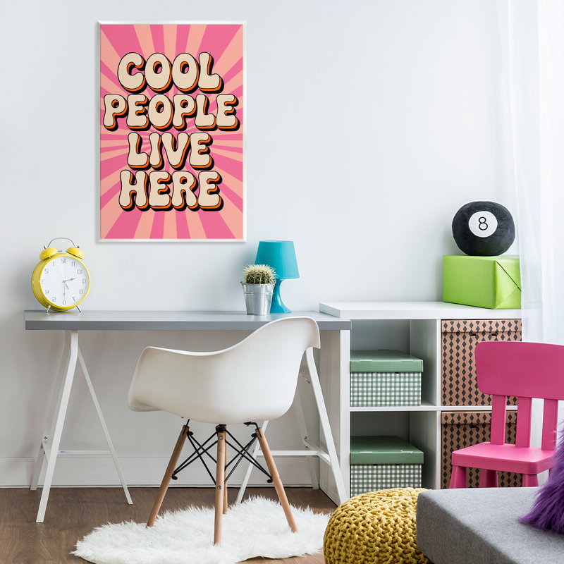 Plaque murale Groovy Cool People Live Here, design par Andreas Magnusson, H 19 po x l 13 po