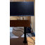 Bureau assis-debout électrique Bachman 63"L avec plateau pivotant à 360°, tablette de rangement, armoire et plateau en bois massif