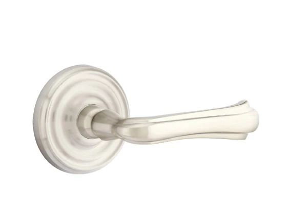 Mortaise intérieure Emtek avec rosette régulière et levier Wembley, Oui, Nickel satiné