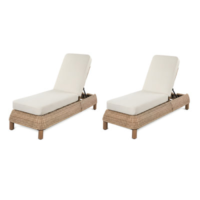 Ensemble de 2 chaises longues d'extérieur réglables en résine tressée, chaise longue en rotin brun avec coussins beiges pour terrasse, piscine et patio.