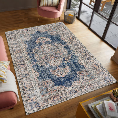 Tapis non tissé à motif fin avec motifs floraux élégants pour une touche de style dans votre salon ou votre chambre à coucher