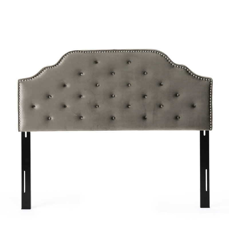 Tête de lit en velours gris pour lit double et grand lit, présentant des coutures en forme de losange et des têtes de clou captivantes, des lits de tailles requises, illustrant la sophistication, des décorations fascinantes,