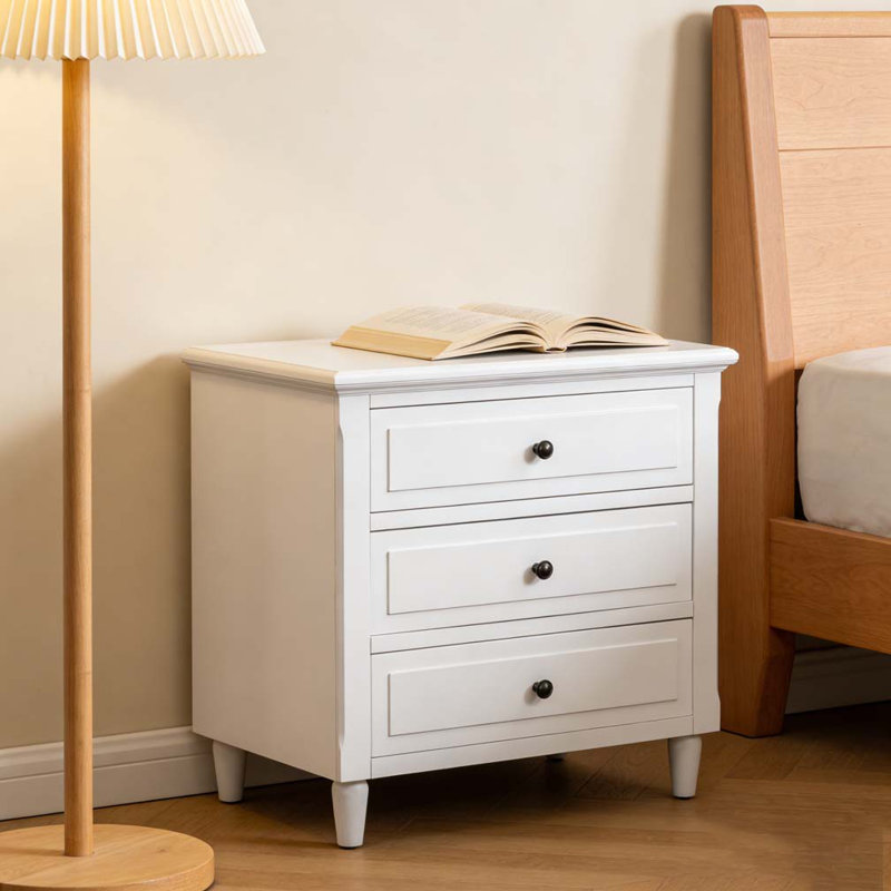 Table de chevet 28 po en bois de pin avec 3 tiroirs et rails coulissants lisses, Blanc
