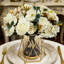 Bouquet de pivoines en soie dans un vase, arrangement de fleurs artificielles réalistes pour la décoration intérieure, centre de table avec cadre en métal et vase en verre