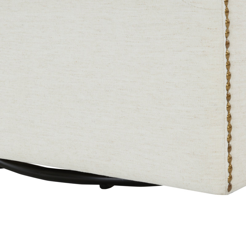 Fauteuil d'appoint pivotant avec garniture cloutée Tolland, Crème
