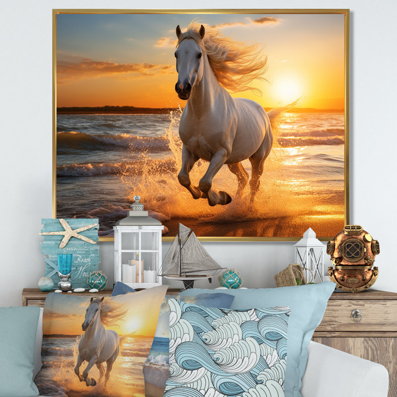 Cheval sauvage qui court sur la plage 1 - Reproduction encadrée de plage côtière, H 34 po x l 44 po x P 1,5 po