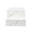 Table basse blanche avec une forme architecturale attrayante et une forme impressionnante de rangement