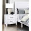 Table de chevet blanche moderne pour la chambre à coucher avec 2 tiroirs en métal et poignées noires au centre rustique