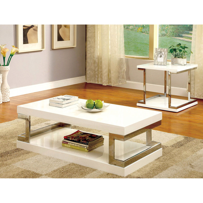 Élégante table de bout rectangulaire blanche avec cadre et détails modernes