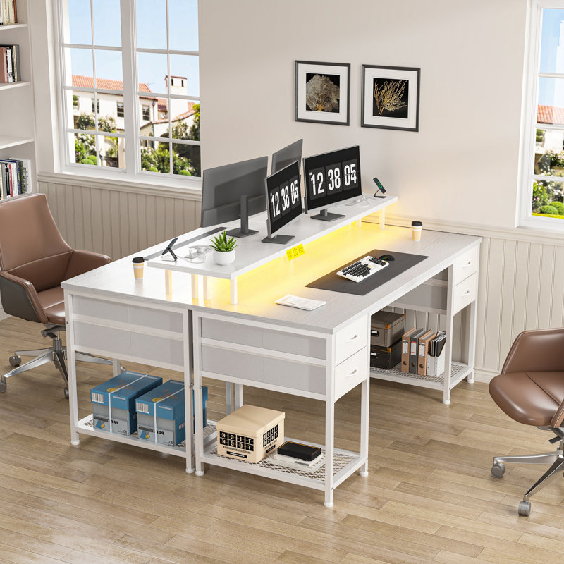 Bureau d'ordinateur de 47 po de largeur avec station de charge et lumières DEL, bureau avec 4 tiroirs en tissu et 2 tablettes de rangement