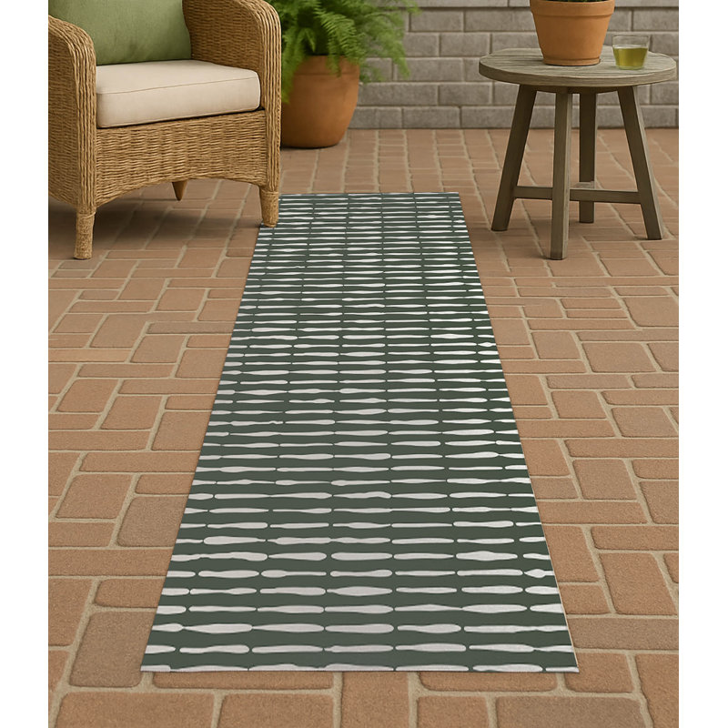 Chuck Non-Slip Outdoor Rug, Runner 2'6" x 8'