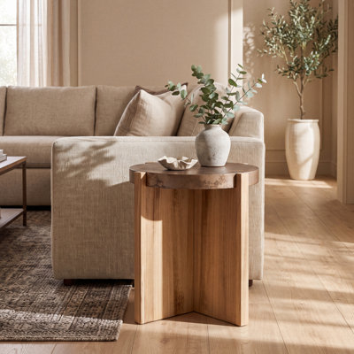 Table basse rustique Nyla avec pattes en bois fabriquées à la main