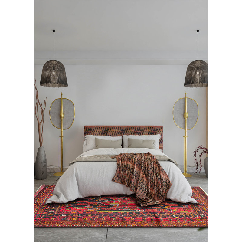 Tapis noir Teimani 4 pi 4 po x 6 pi 9 po