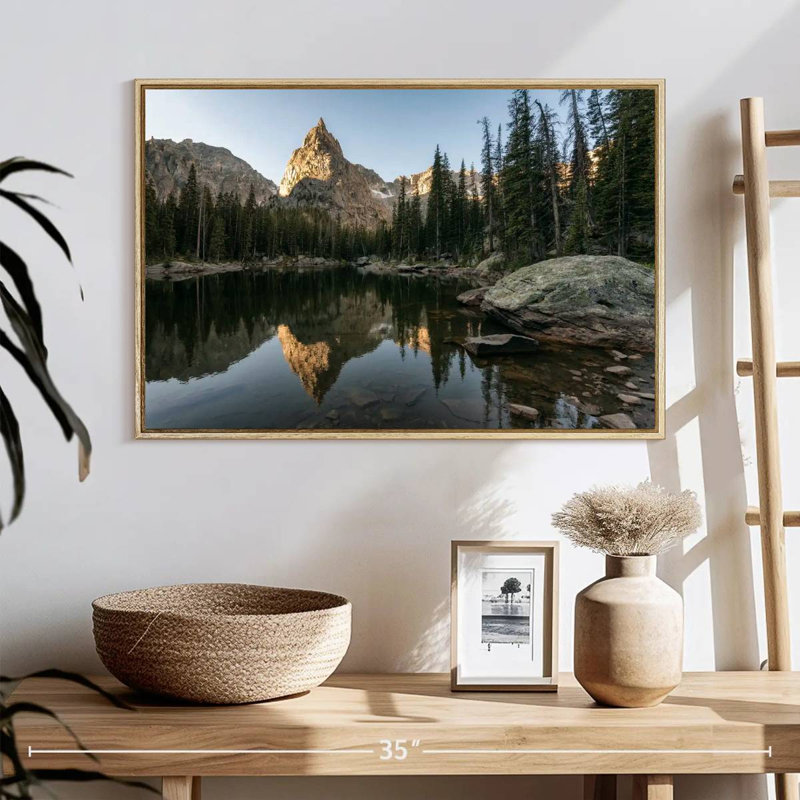 Lac Clear Crater, 25 po x 17 po, Cadre flottant en bois naturel