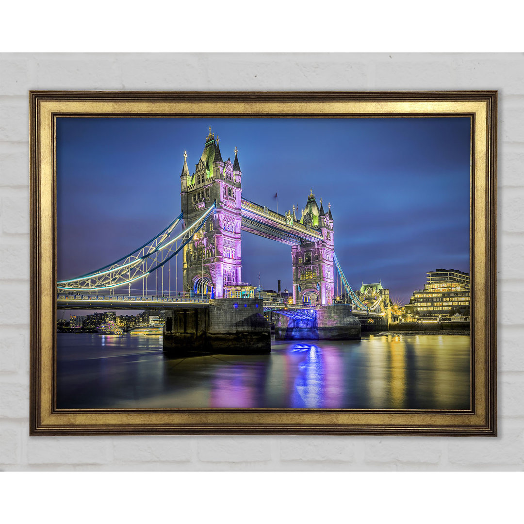 Tower Bridge Pink Glow Gerahmter Druck