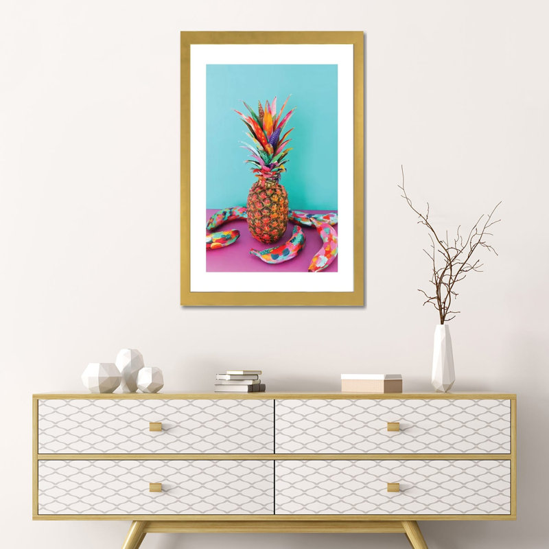 Ananas & bananes par EttaVee-impression d’art graphique, Blanc, H 24 po x l 16 po x P 1 po, Papier encadré doré