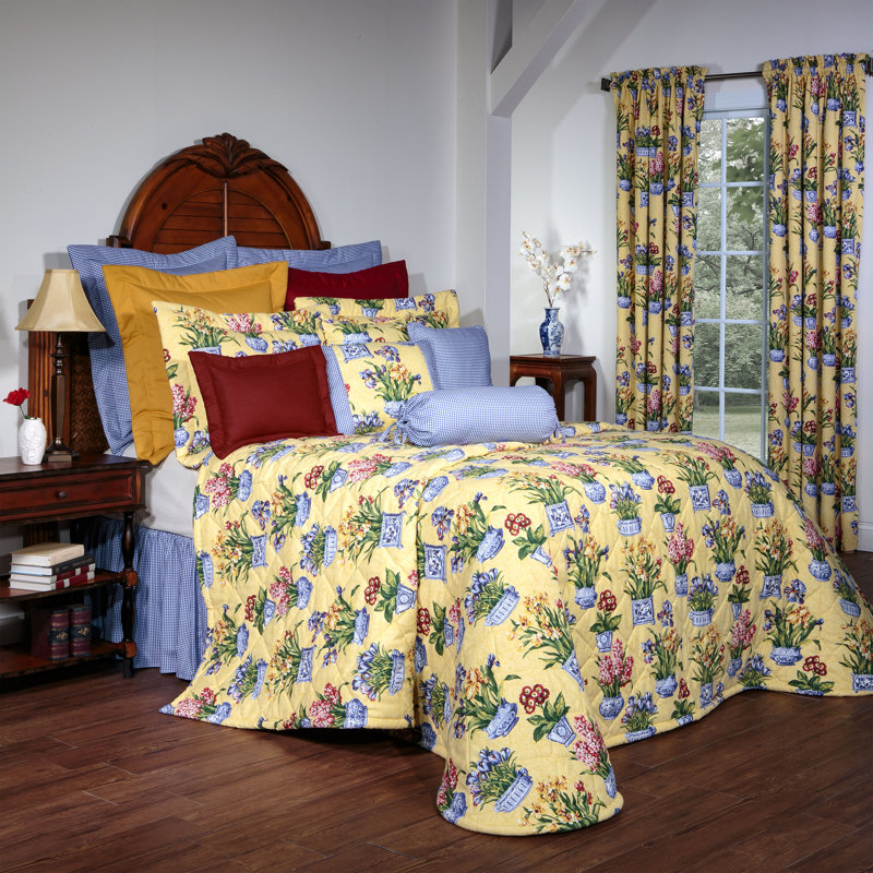 Melanie Buttercream Traditional Cotton Floral Bedspread, Twin Quilt