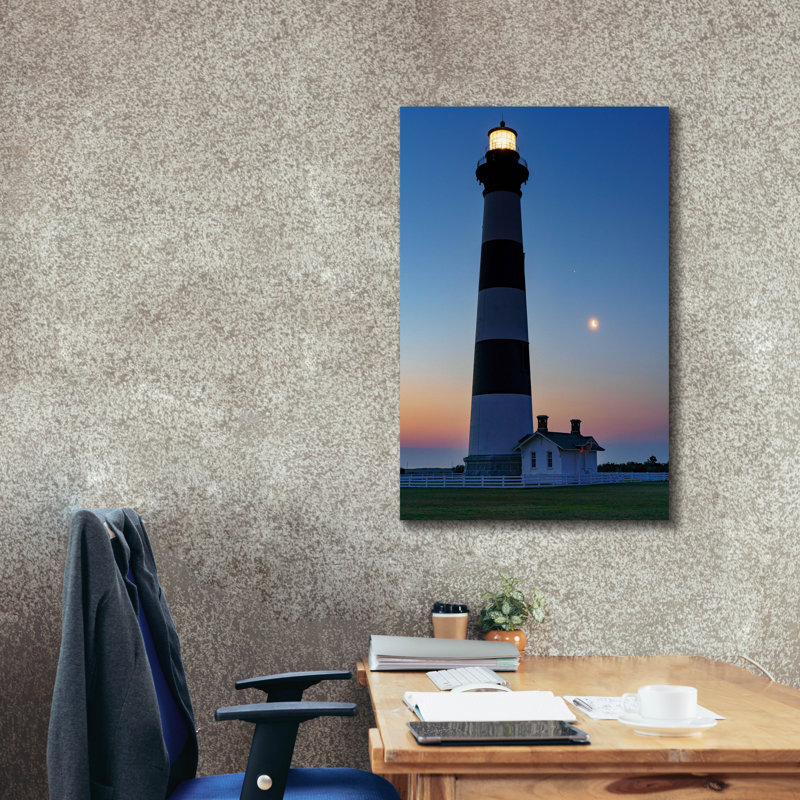 Toile épique Graffiti «Bodie Island Lighthouse» par Rick Berk, 26 po x 40 po