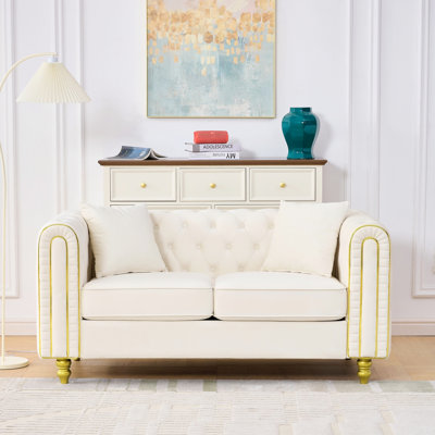 Velours 2 places 63 po beige avec accoudoirs roulés à boutons et pattes dorées pour le salon, siège confortable au toucher doux pour la détente dans la chambre