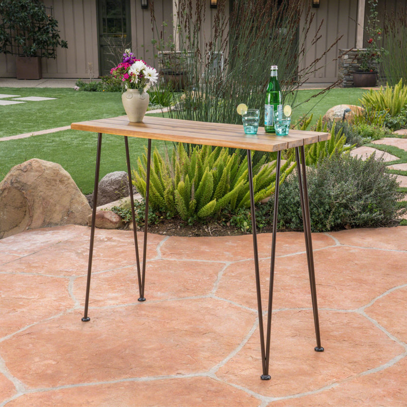 Table de bar industrielle en bois d'acacia et métal pour le divertissement extérieur, durable et élégante avec finition en teck