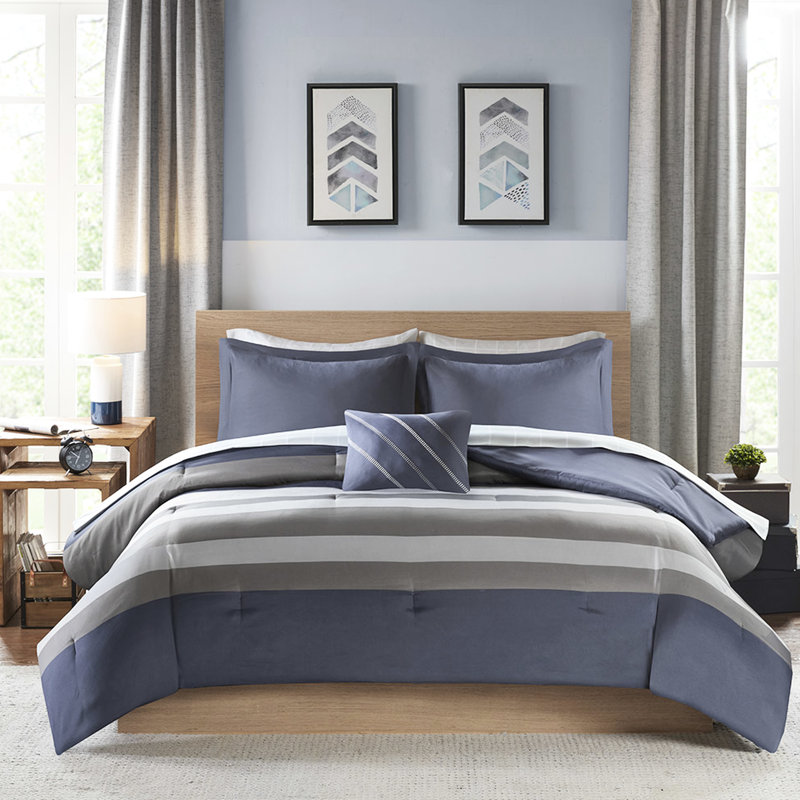 Lit simple avec couette, draps et oreiller - Drap rayé bleu-gris apaisant pour la chambre à coucher