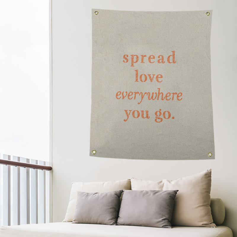 Tapisserie de polyester à l’quoted love quot, H 36 po x l 26 po, Blanc / Orange