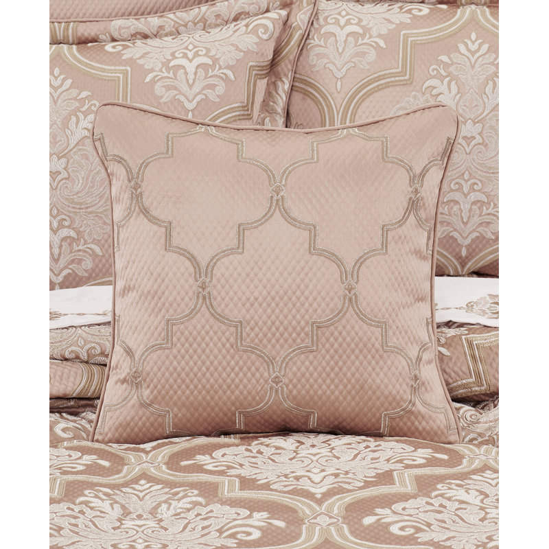 Coussin décoratif rose 18 po