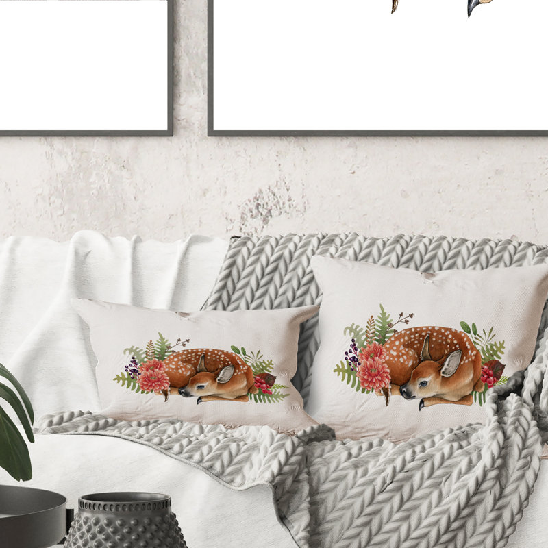 Deer Cub In Flowers Decor - Coussin décoratif imprimé traditionnel 1