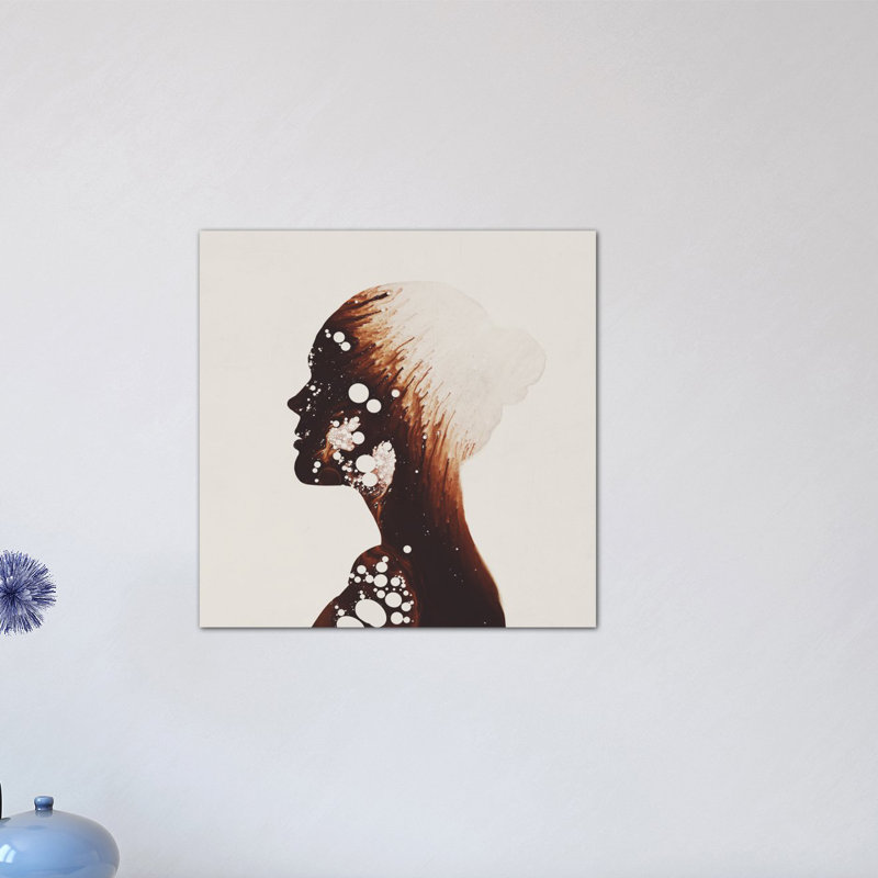 Evie, impression sur toile tendue, H 26 po x l 26 po x P 1,5 po