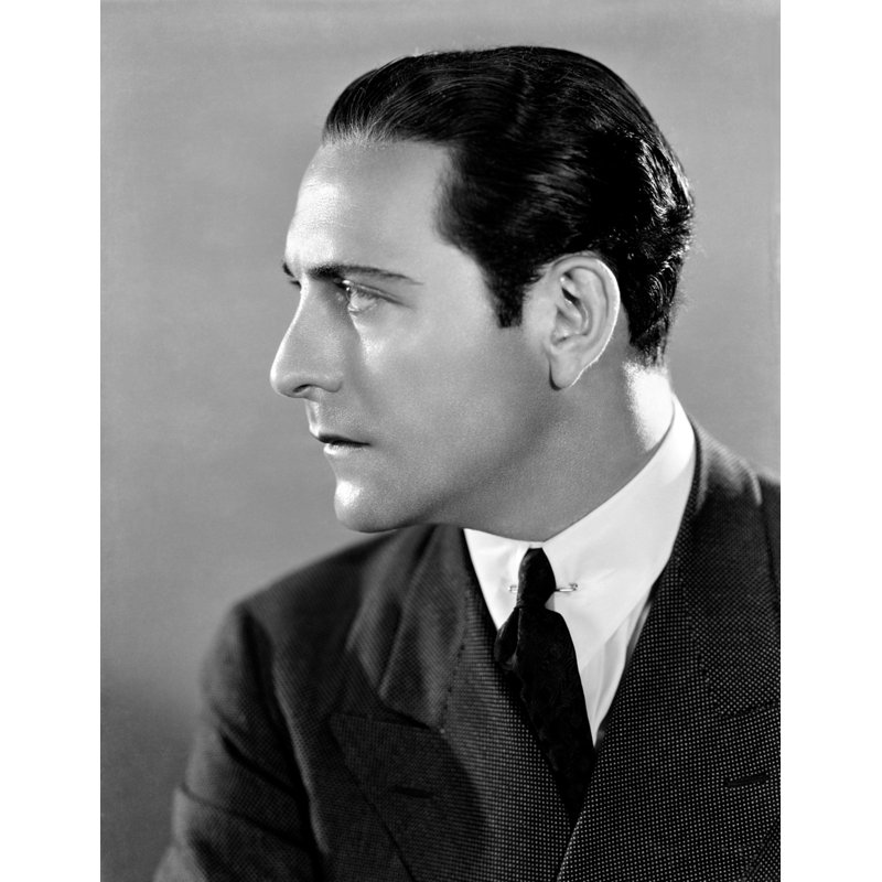 Portrait de profil de Ricardo Cortez - photographie sans cadre, H 10 po x l 8 po