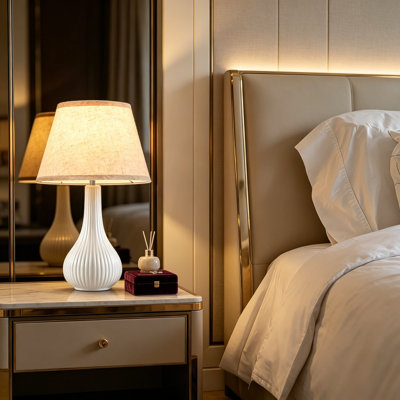 Ensemble de 2 lampes de table en céramique modernes à rayures minimalistes pour table de chevet de chambre à coucher et table de bout de salon, éclairage décoratif blanc durable