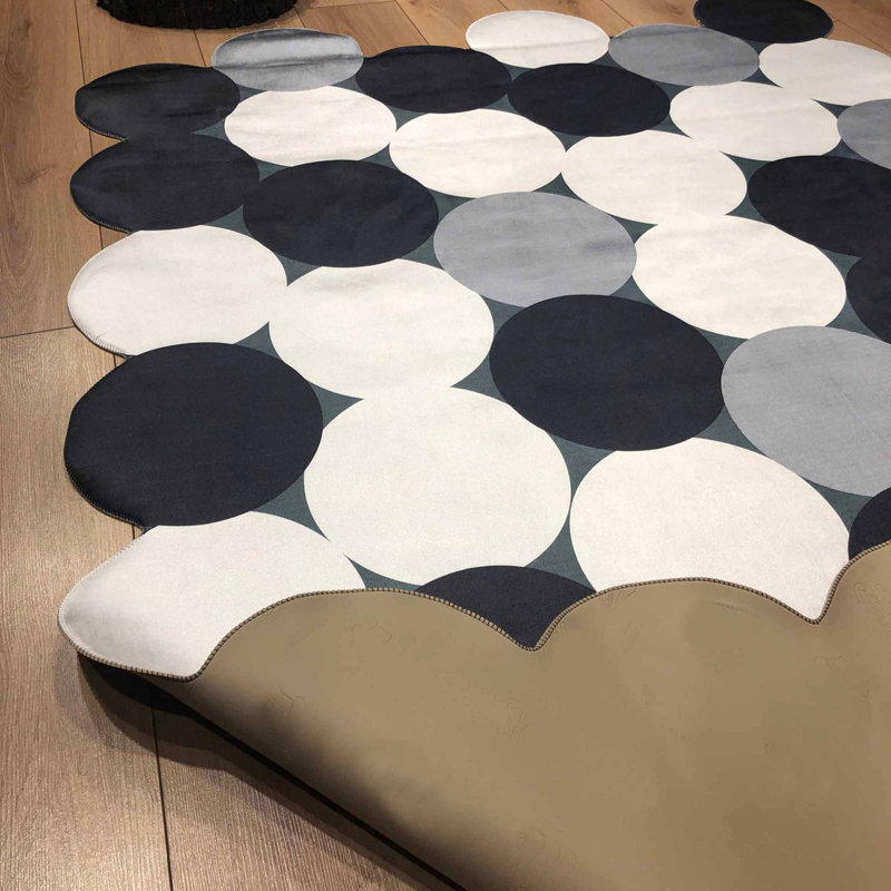 Tapis noir / gris en polyester tissé à la machine 4 pi 7 po x 6 pi 7 po Novelty Delsen