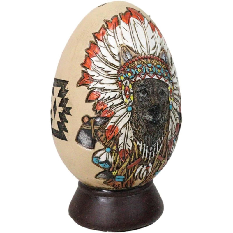 Figurine tribal en forme de loup avec coiffe en forme d'œuf Roach