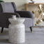 Table d'appoint ronde 14 x 14 x 20 po en bambou avec coquille de Capiz blanche