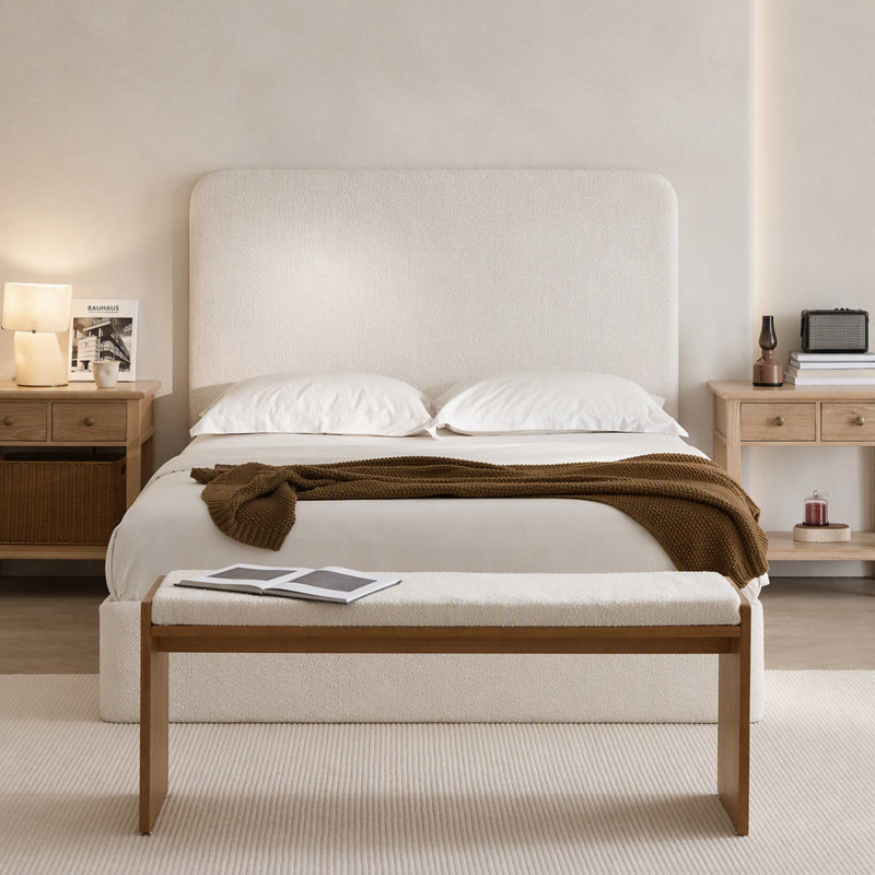 Très grand lit plateforme tapissier à très grande tête de lit, tissu chenille blanc perle de 52 pouces de hauteur, cadre de lit de chambre à coucher de luxe moderne