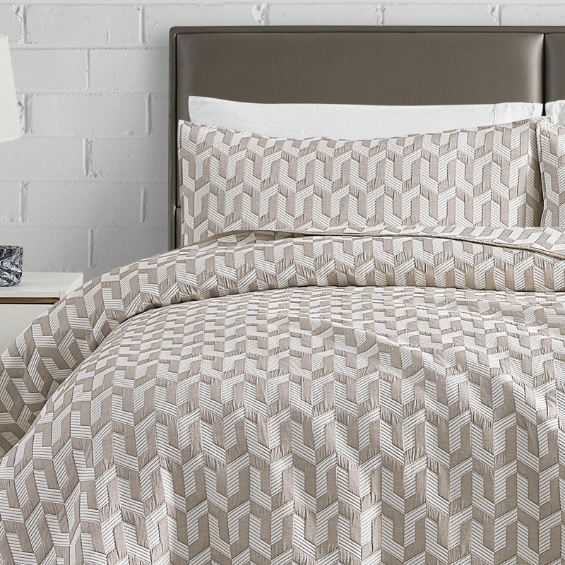 DESIGN STUDIO Torino Geo Soft Woven Matelasse Reversible Jacquard Cotton Blend Quilt Set, King  Quilt + 2 King Shams, Brown