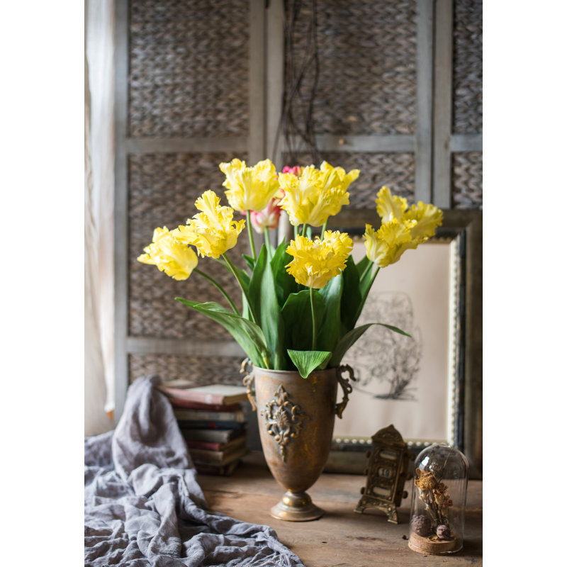 Jet de tulipes à fleurs à flamme de soie, Jaune