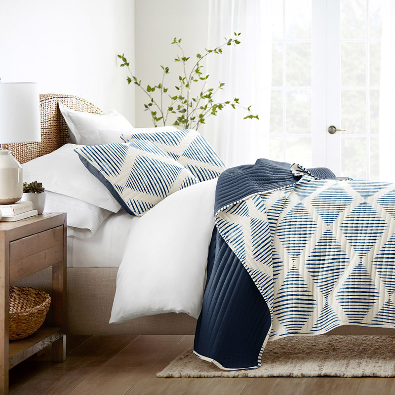 Quilt Coverlet Set All Season Patterned Reversible Microfiber Ultra Soft Bedding in Modern Diamond