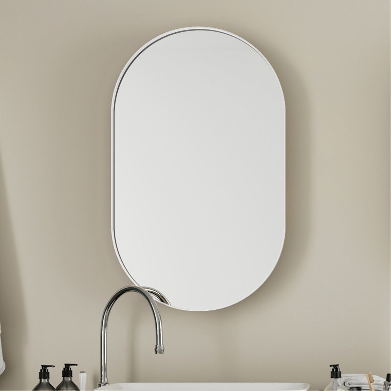 Pharmacie ovale encastrée avec miroir et tablettes réglables, idéale pour le rangement et l'organisation de la salle de bain.