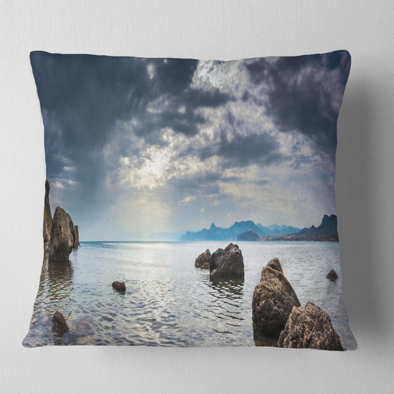 Coussin lombaire en mer mer en mer mer dans un panorama à pied de crimée, Square 16" x 16"